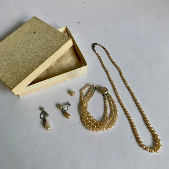 Vintage Women's Pearl Necklace Bracelet Earrings Set with Box - Picture 1 of 5